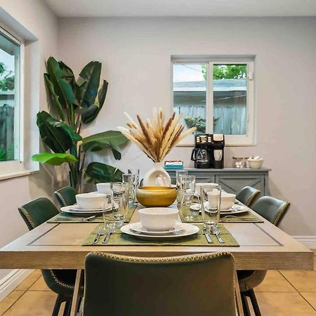 Private Oasis With Pool Near Beaches, Dining & Las Olas فورت لودرديل المظهر الخارجي الصورة