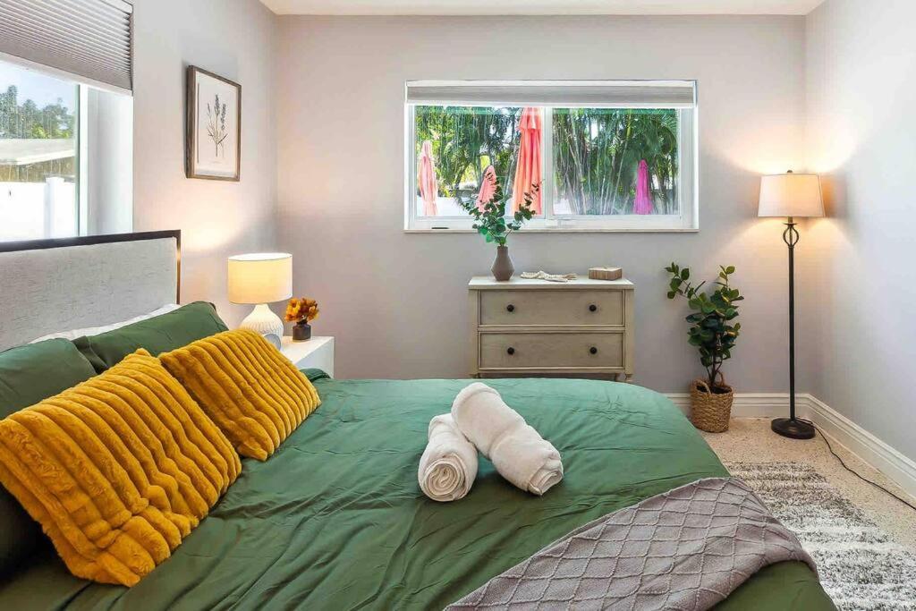 Private Oasis With Pool Near Beaches, Dining & Las Olas فورت لودرديل المظهر الخارجي الصورة