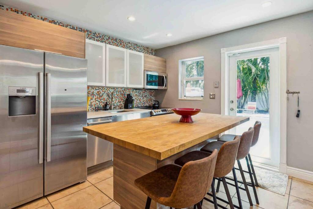 Private Oasis With Pool Near Beaches, Dining & Las Olas فورت لودرديل المظهر الخارجي الصورة