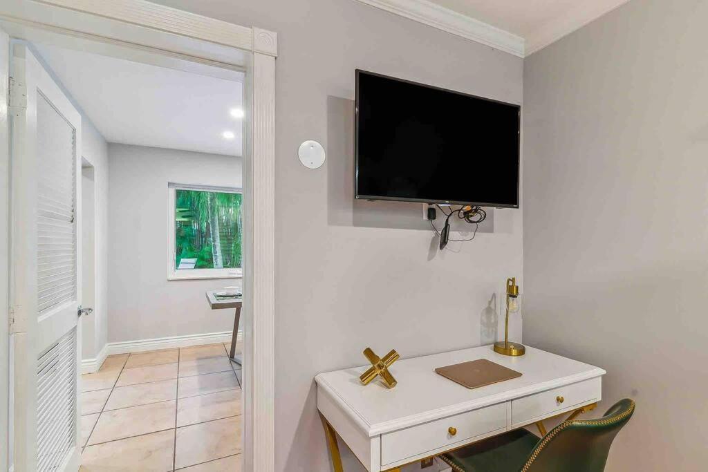 Private Oasis With Pool Near Beaches, Dining & Las Olas فورت لودرديل المظهر الخارجي الصورة