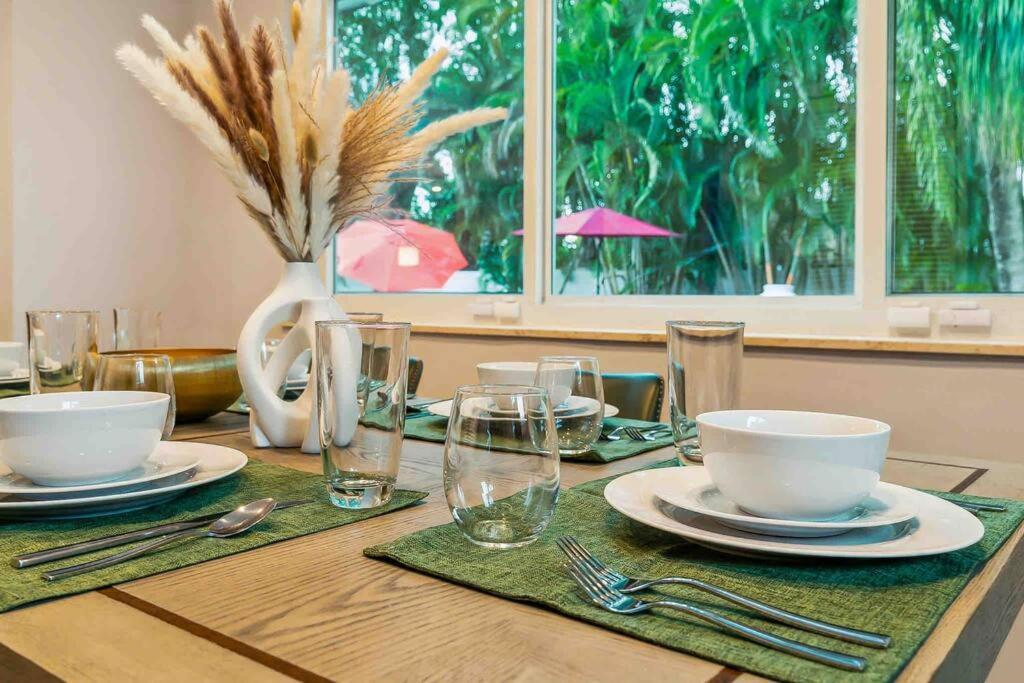 Private Oasis With Pool Near Beaches, Dining & Las Olas فورت لودرديل المظهر الخارجي الصورة