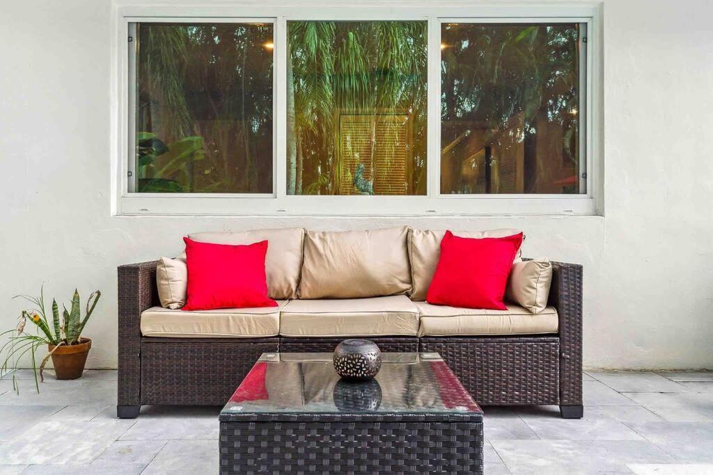 Private Oasis With Pool Near Beaches, Dining & Las Olas فورت لودرديل المظهر الخارجي الصورة