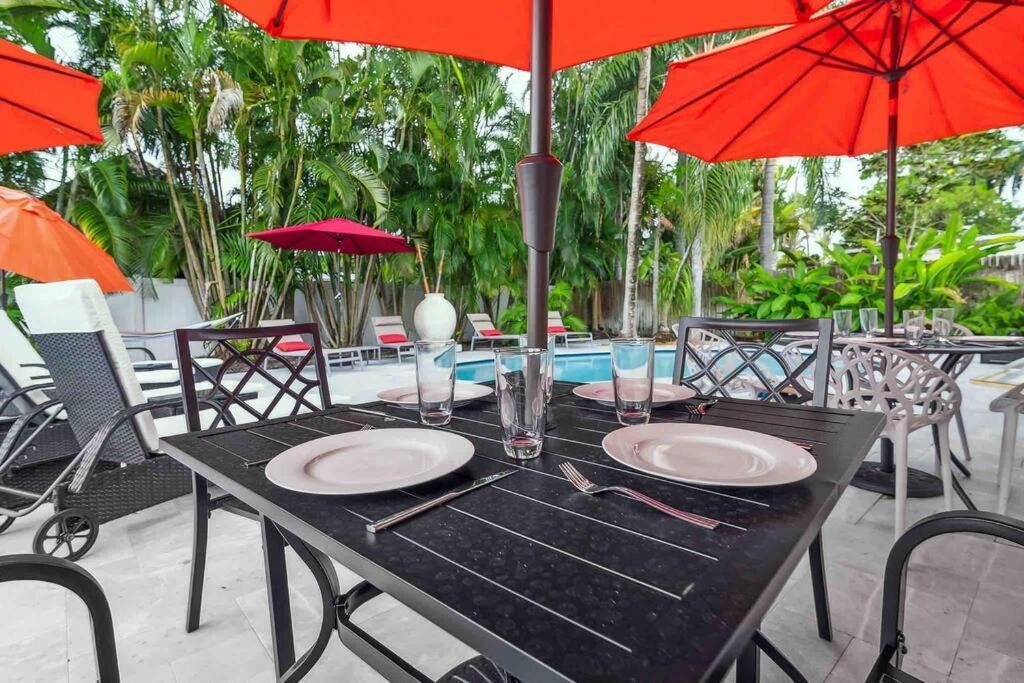 Private Oasis With Pool Near Beaches, Dining & Las Olas فورت لودرديل المظهر الخارجي الصورة