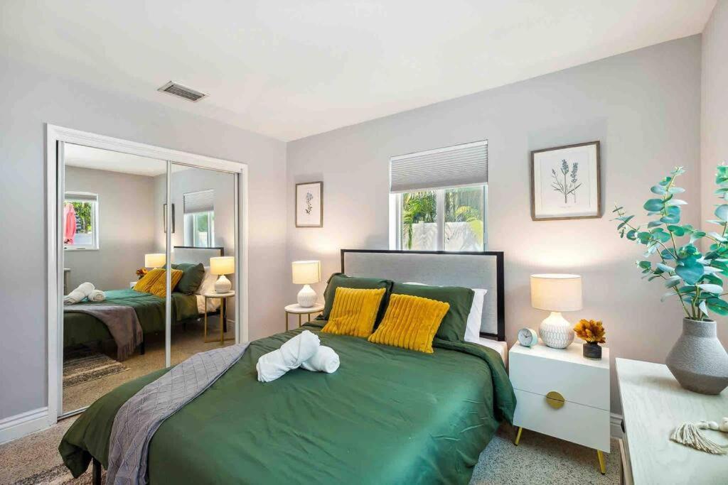 Private Oasis With Pool Near Beaches, Dining & Las Olas فورت لودرديل المظهر الخارجي الصورة