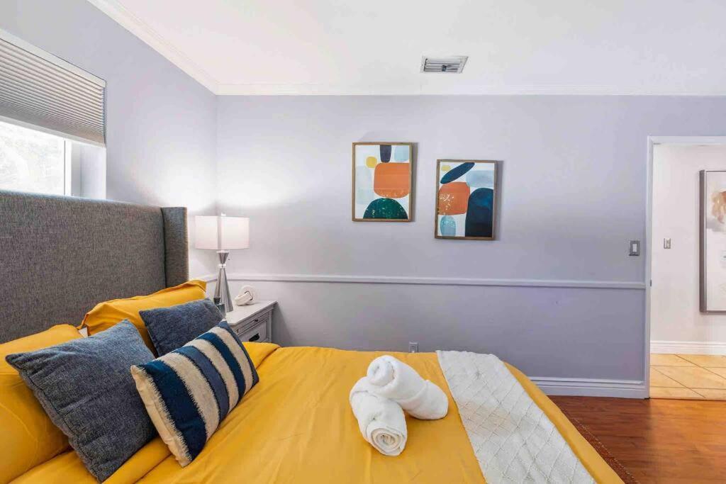 Private Oasis With Pool Near Beaches, Dining & Las Olas فورت لودرديل المظهر الخارجي الصورة